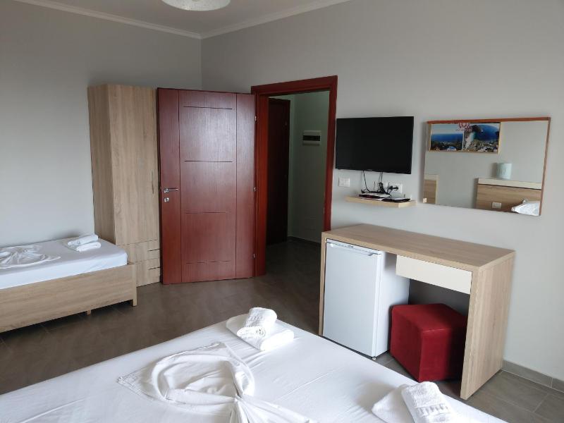 Quadruple Room with Sea View image 2