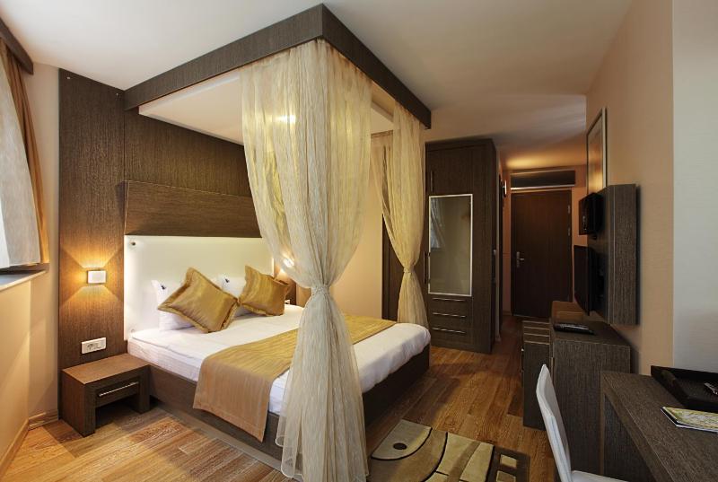 Semi Basement Room image 1