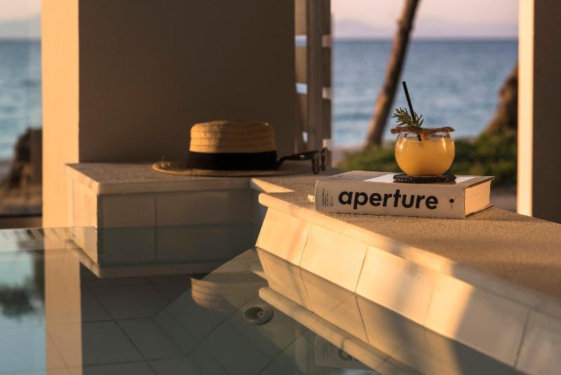Sea Front Premier Suite with Jetted Pool image 4