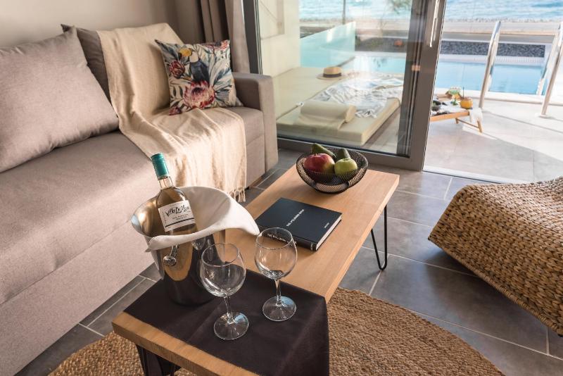 Sea Front Premier Suite with Private Pool image 4