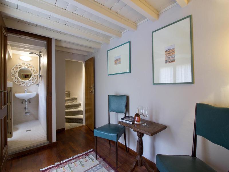 Economy Double Room image 4