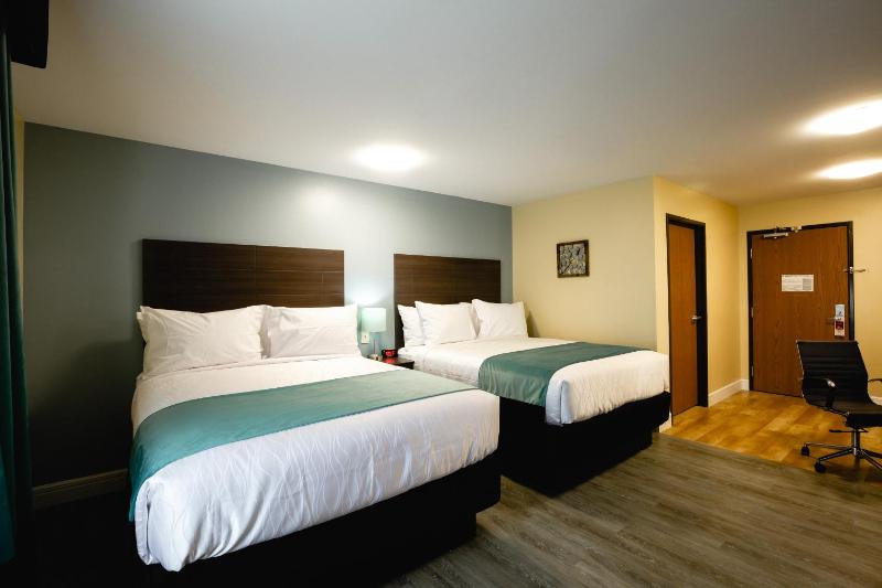 Queen Room with Two Queen Beds - Mobility Access/Non-Smoking image 2