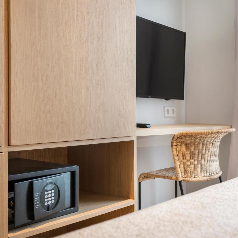 Deluxe Double Room with Castle View image 3