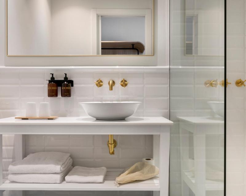Superior Triple Room image 3