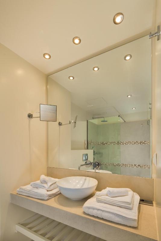 Deluxe Room with Garden View image 1