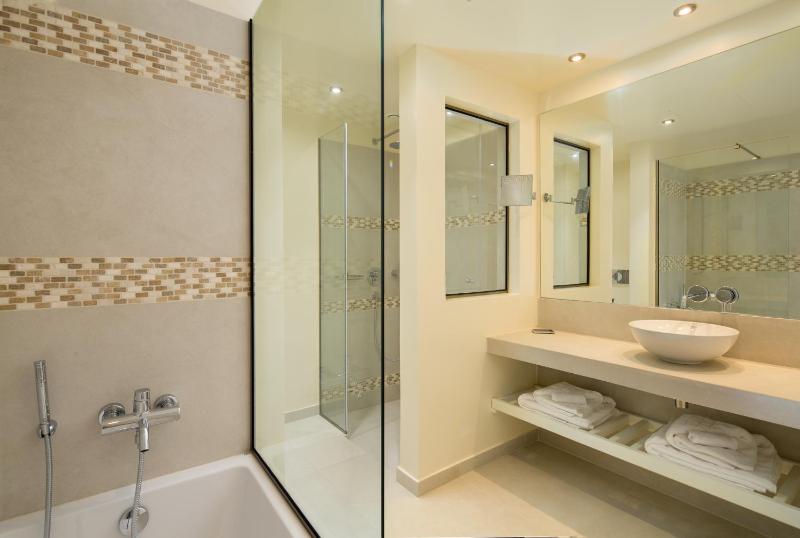 Executive Suite One Bedroom image 1