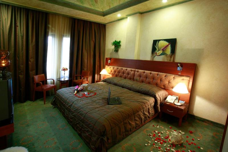 Deluxe Double Side Sea View with Balcony  image 4