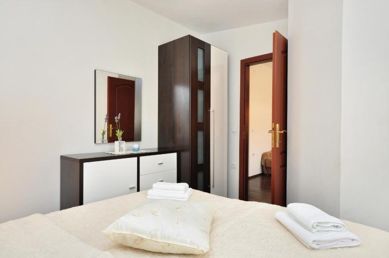 One-Bedroom Apartment image 1