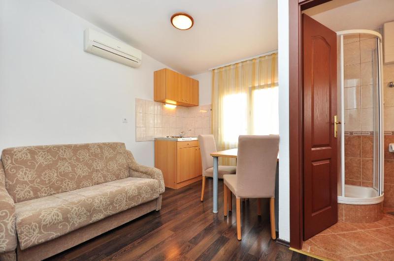 One-Bedroom Apartment image 4