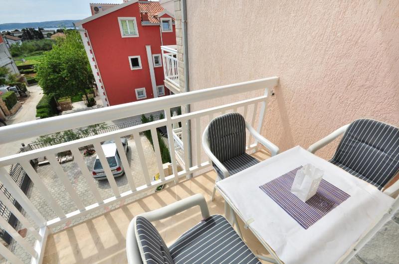 One-Bedroom Apartment image 2