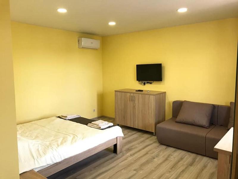 Double Room with Terrace image 4