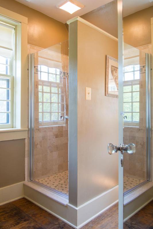 Deluxe Suite image 4