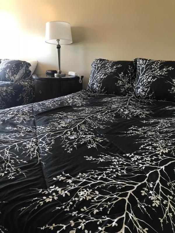 Standard Queen Room image 3