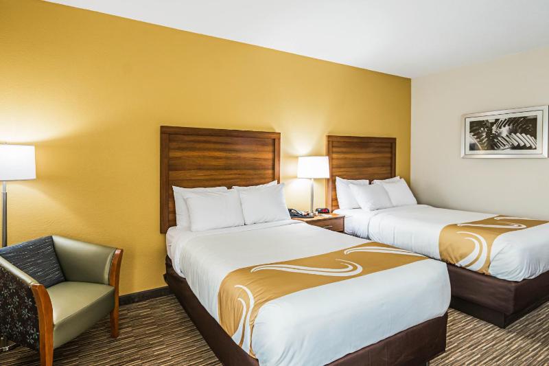Double Room with Two Double Beds - Accessible/Non-Smoking image 3