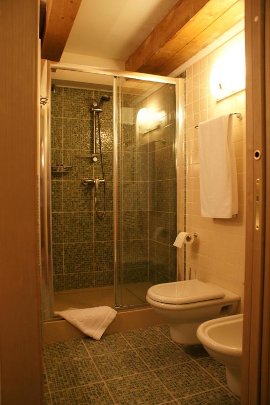 Double Room image 3
