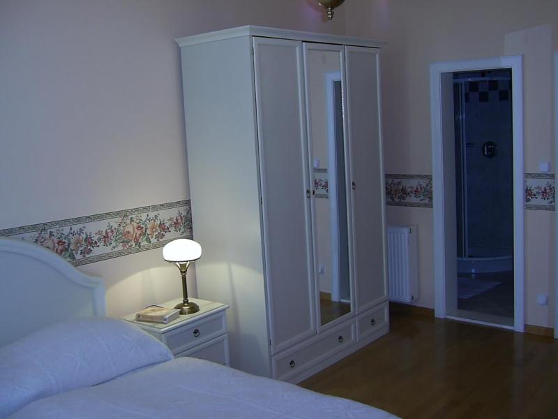 Double Room image 3