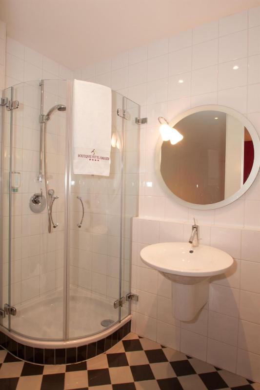 Economy Double Room image 2