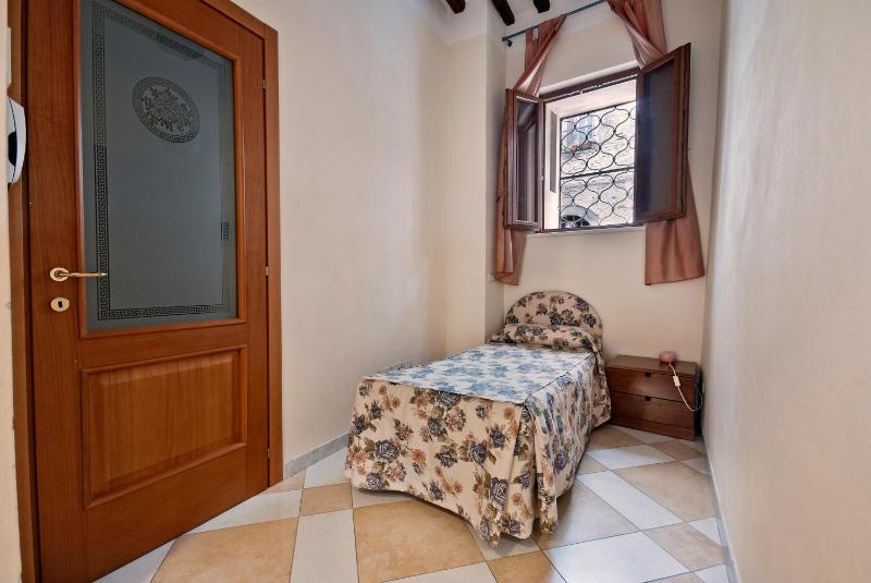 Quadruple Room image 4