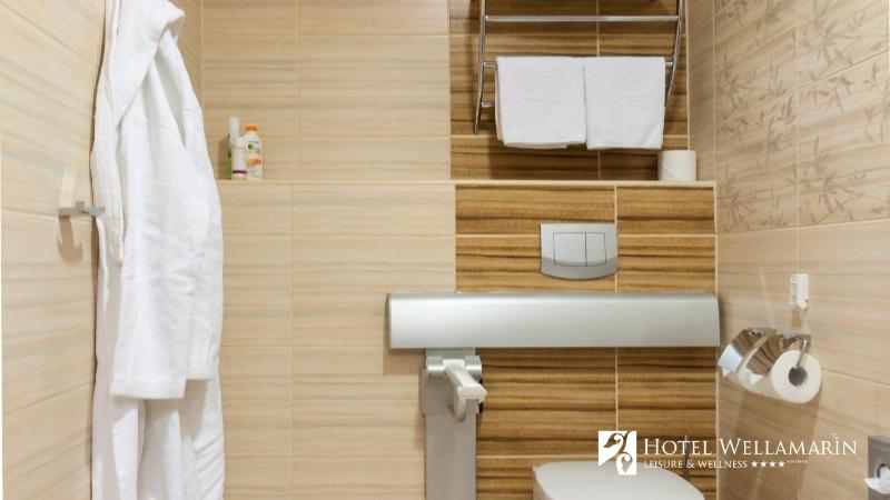 Comfort Double Room - Disability Access image 3
