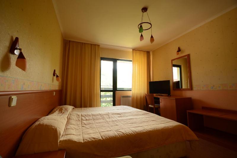 Twin Room with Balcony image 3