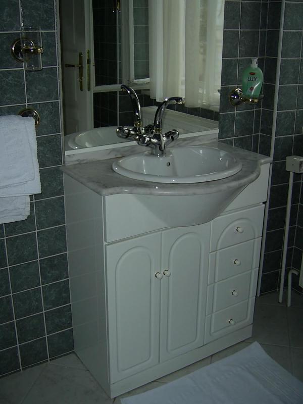 Quadruple Room image 3
