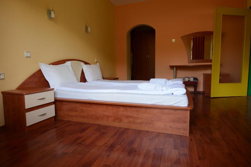 One-Bedroom Suite image 3