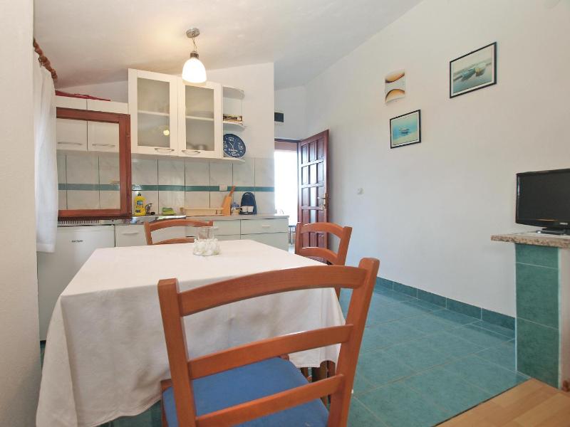 Studio Apartment image 2