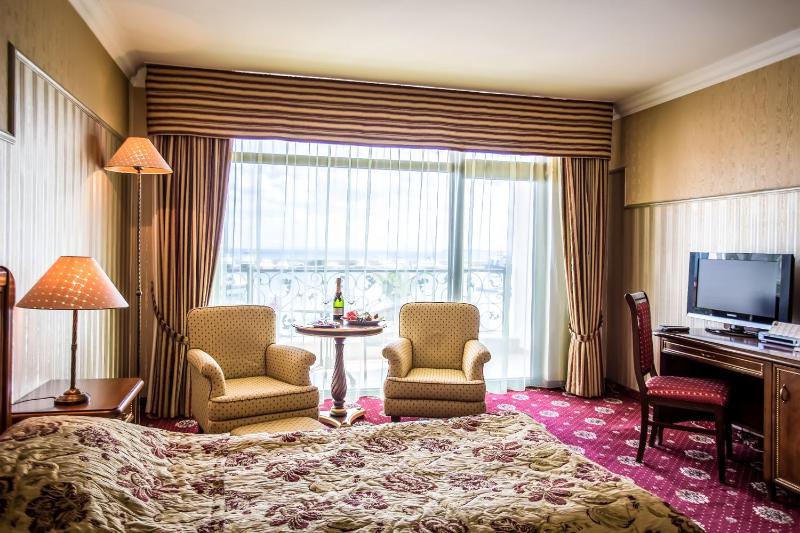 Double Room with Sea View image 2