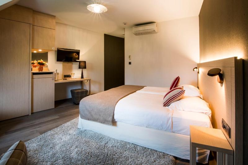 Superior Double Room image 3