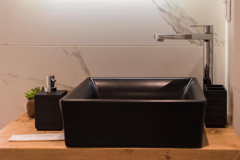 Acropolis Luxury Living - image 10