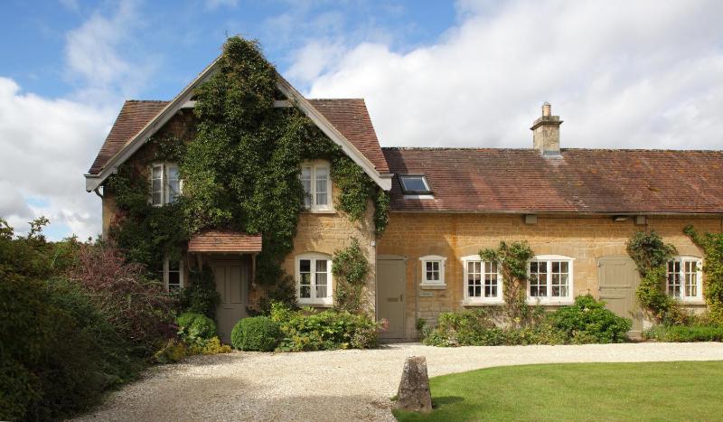 Three-Bedroom House image 1