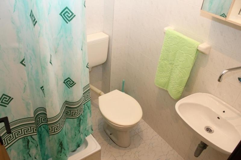 One-Bedroom Apartment (3 Adults) image 2