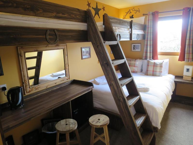 Double Room image 3