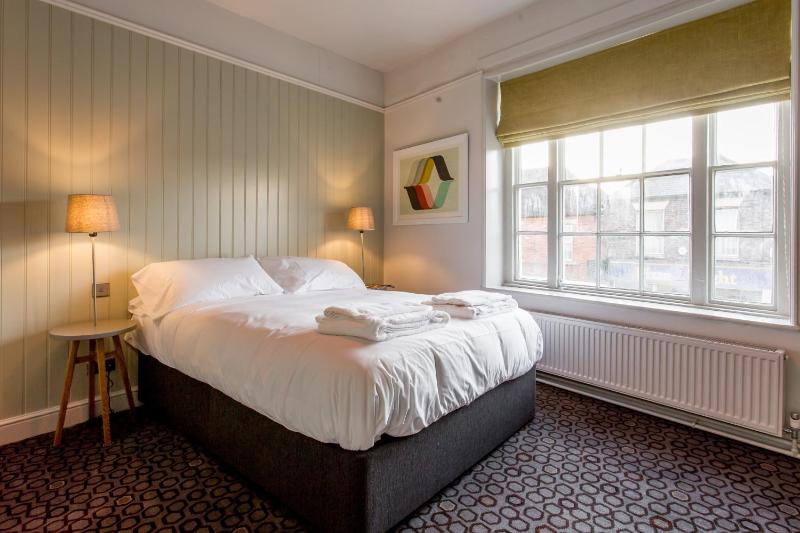 Standard Double Room image 3