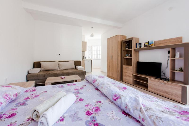 Studio Apartment with Sea View image 2