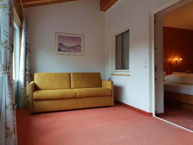 Family Room image 3