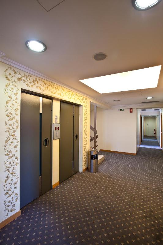 Crystal City Hotel - image 10