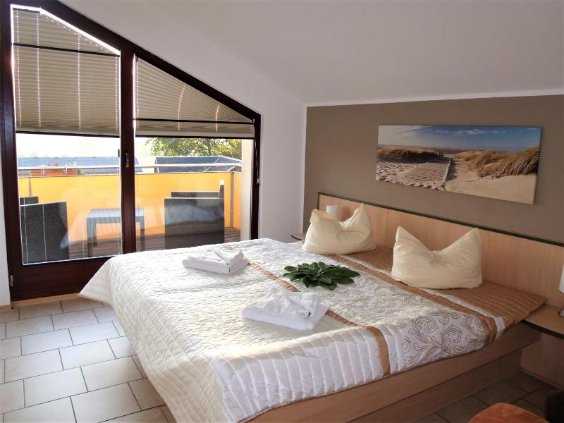 Double Room with Balcony image 4