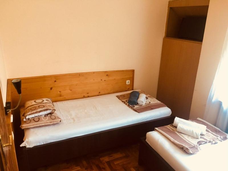 Basic Twin Room image 2