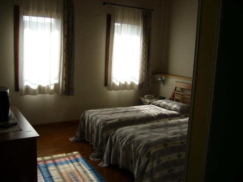 Large Double Room image 1