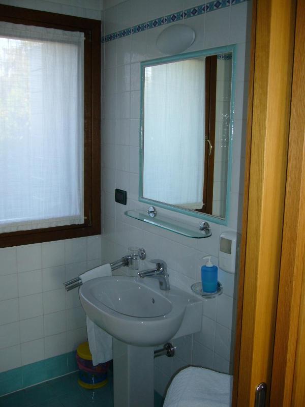 Large Double Room image 2
