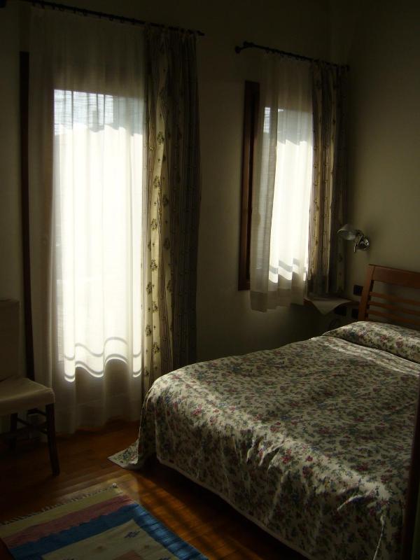 Large Double Room image 3