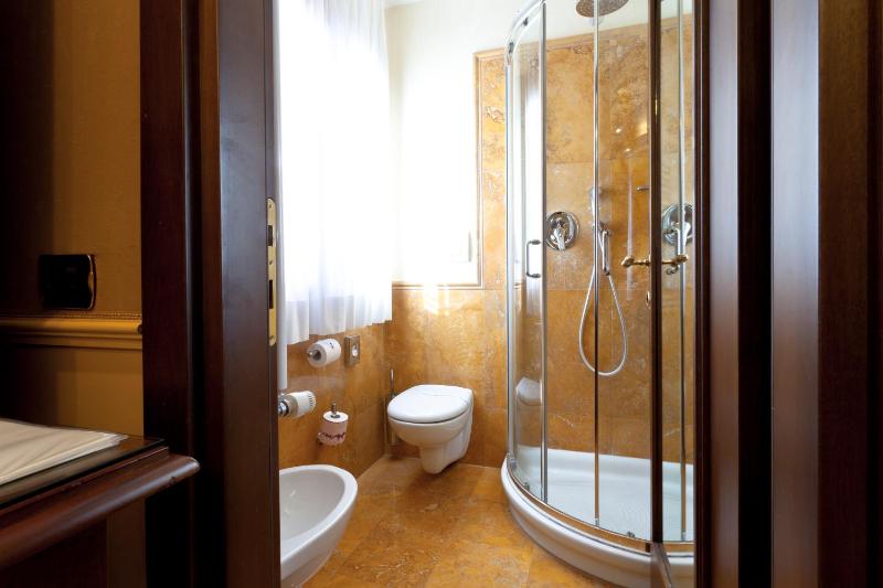 Classic Single Room image 2