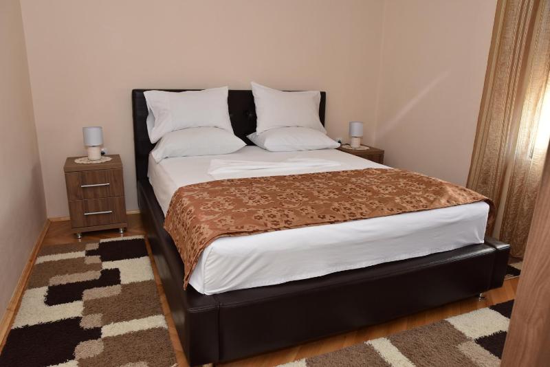 Double Room with Balcony image 2
