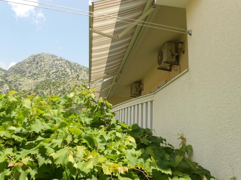 Double Room with Private Bathroom and Balcony image 4