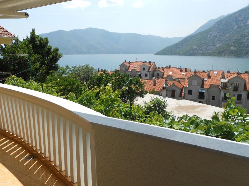 Quadruple Room with Balcony and Private Bathroom  image 1