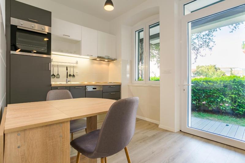 Vana & Tea Luxury Studio Apartment - image 3