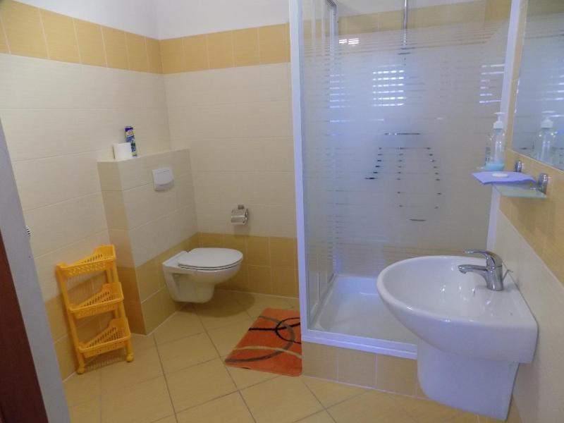 Small Single Room image 2