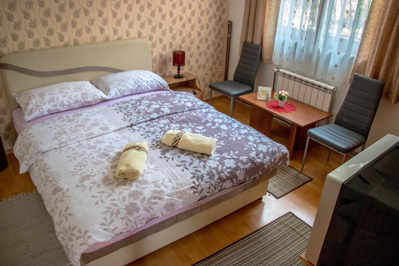 Double Room with Shared Bathroom image 1
