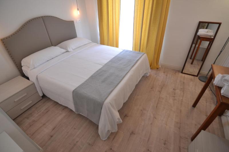 Double or Twin Room image 3